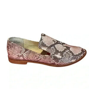 Levity Carla snake print loafers gray 9 M